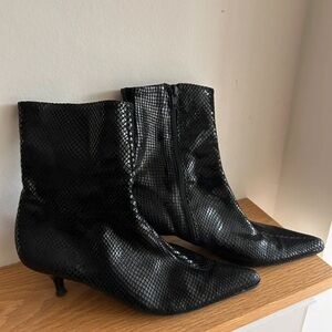 Elegant Black Snakeskin Heeled Boots